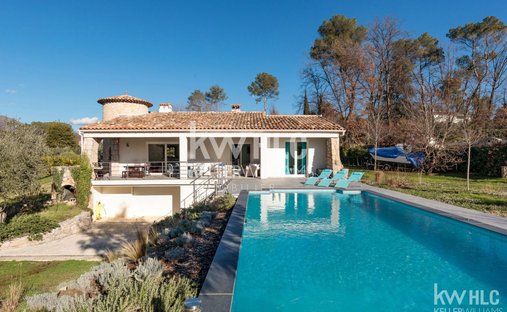 House in Nord, Roquefort-les-Pins, France 1