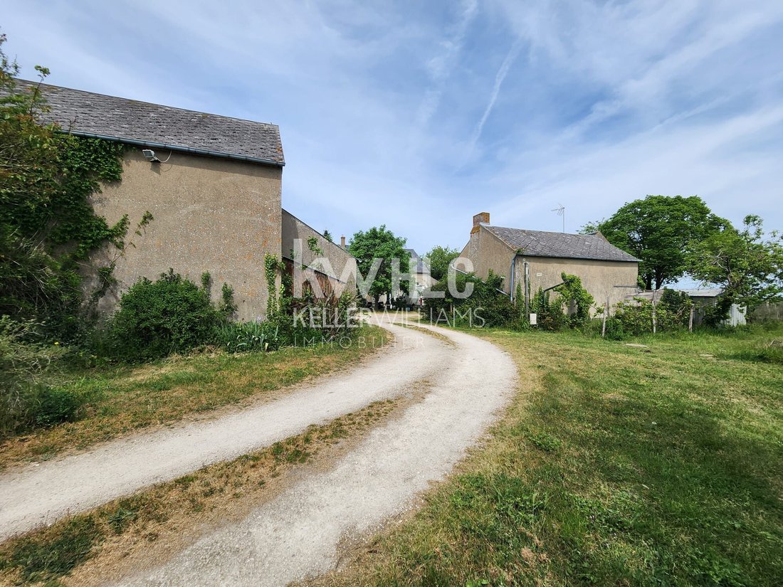 Farm Ranch in Ouvrouer-les-Champs, Centre-Val de Loire, France 3 - 17913262
