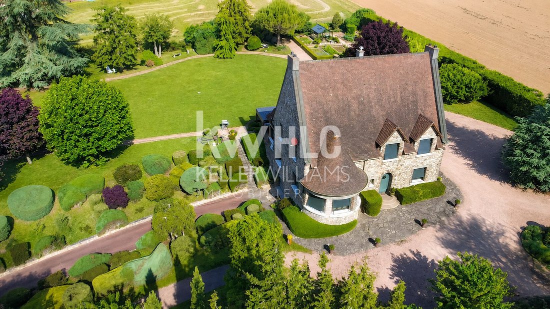 Estate in Arrondissement of Riom, Auvergne-Rhône-Alpes, France 2 - 17912736