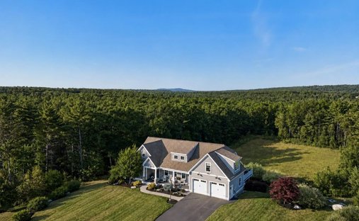 House in Londonderry, New Hampshire, United States 1