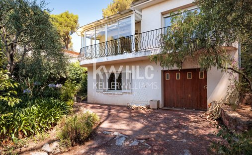 Villa in Maurice Jeanpierre, Le Cannet, France 1