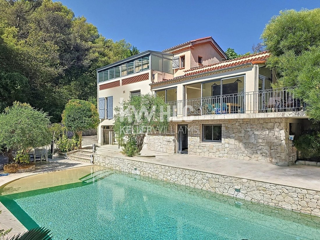 House in Èze, Provence-Alpes-Côte d'Azur, France 1 - 18489477