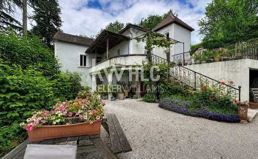 House in Luzech, Occitania, France 1