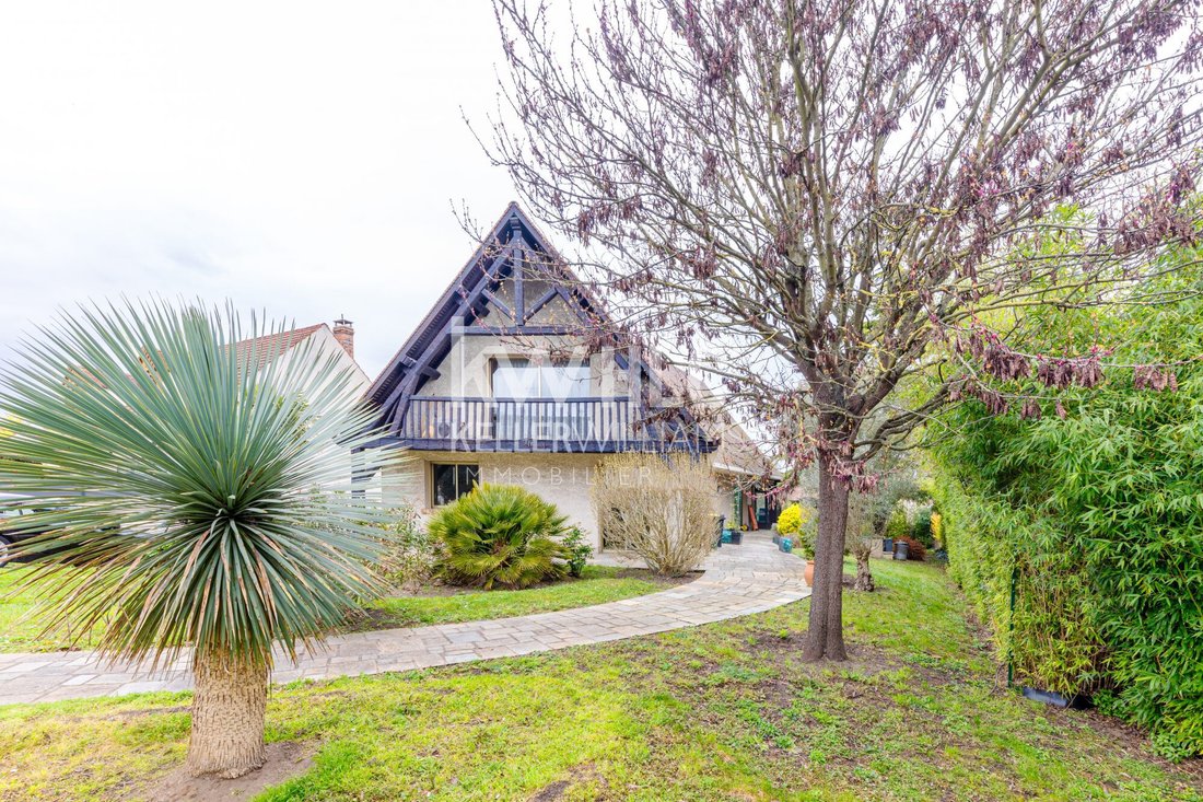 House in Vert Galant, Saint-Ouen-l'Aumone, France 1 - 17912733