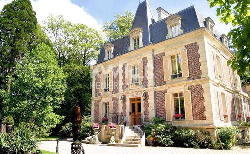Chateau in Giverny, Normandy, France 1