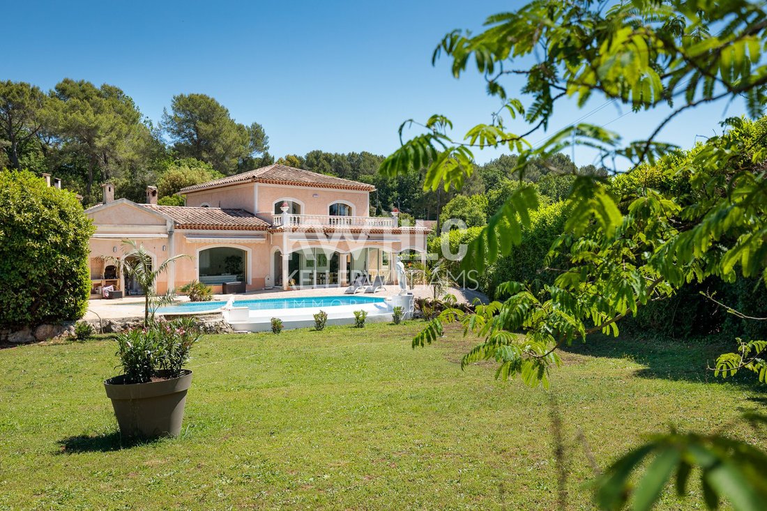 Villa in Nord, Roquefort-les-Pins, France 2 - 18386393