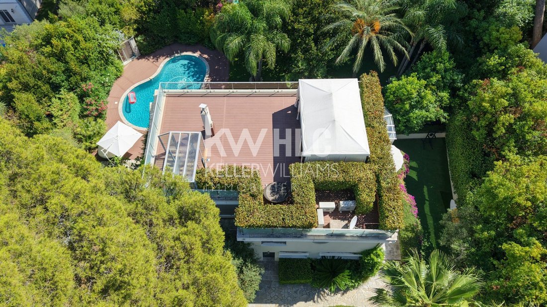 House in Antibes, Provence-Alpes-Côte d'Azur, France 3 - 17936587
