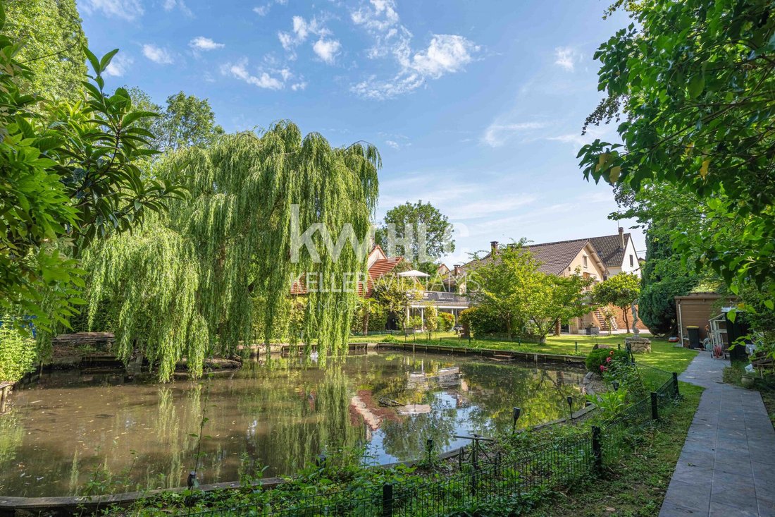 Villa in Vert Galant, Saint-Ouen-l'Aumone, France 2 - 18489626