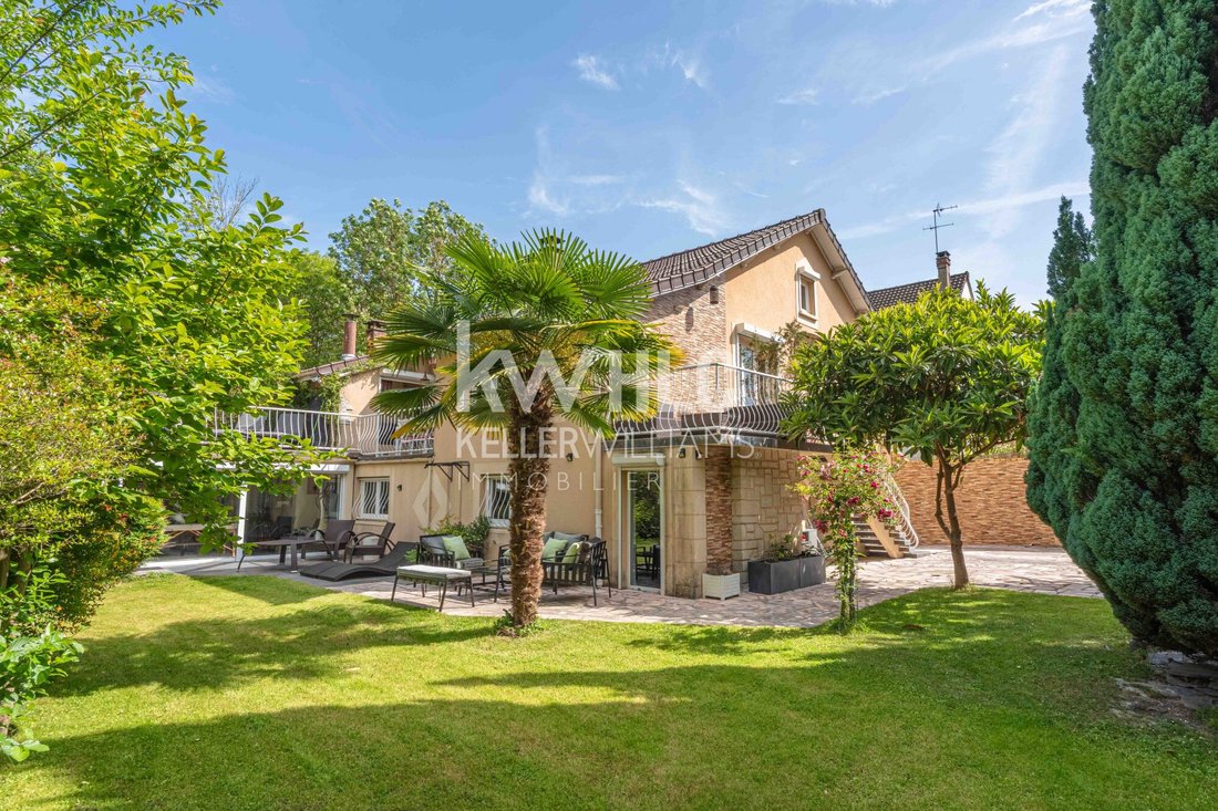 Villa in Vert Galant, Saint-Ouen-l'Aumone, France 1 - 18489626