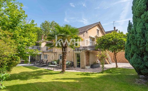 Villa in Vert Galant, Saint-Ouen-l'Aumone, France 1