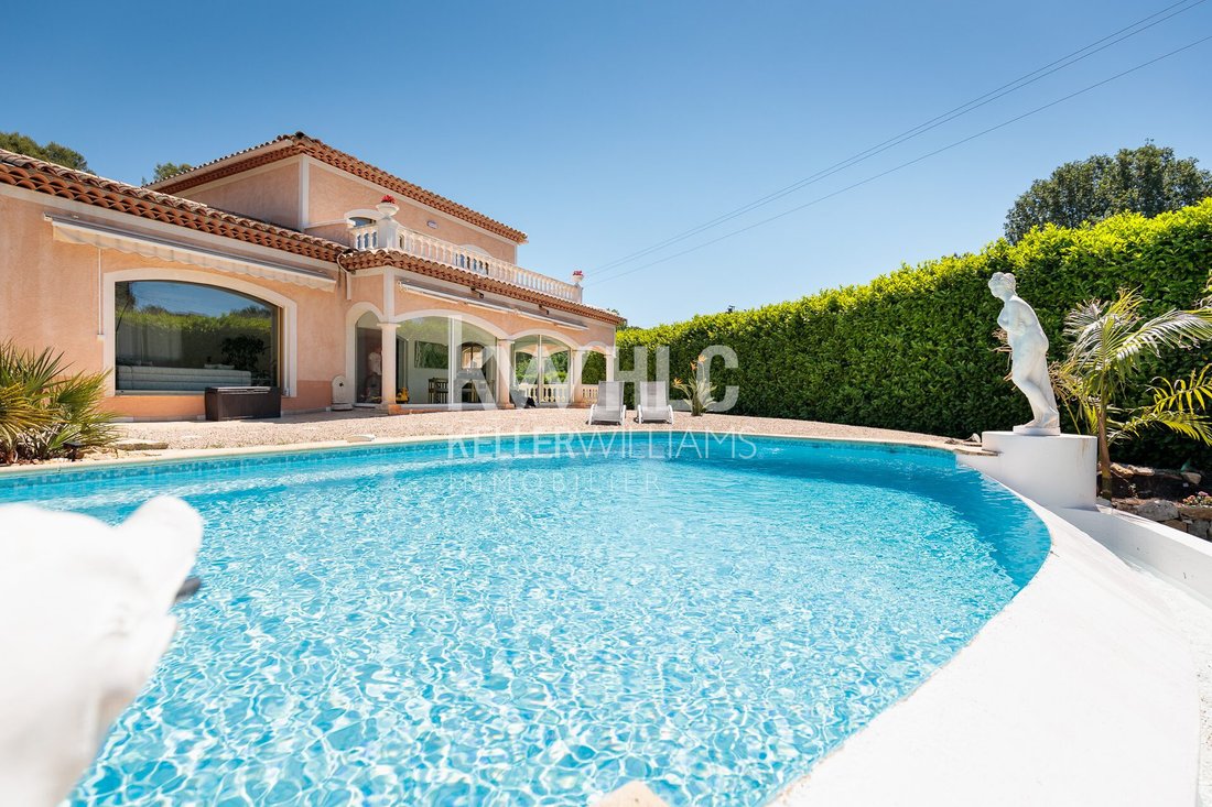 Villa in Nord, Roquefort-les-Pins, France 3 - 18386393