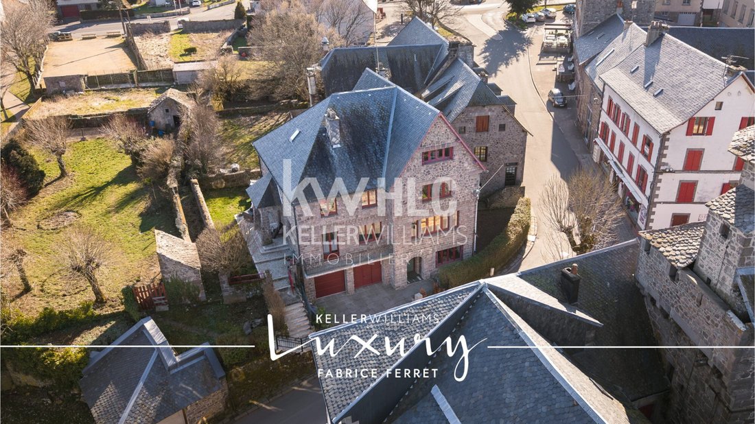 House in Besse-et-Saint-Anastaise, Auvergne-Rhône-Alpes, France 1 - 17913045
