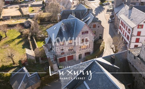 House in Besse-et-Saint-Anastaise, Auvergne-Rhône-Alpes, France 1