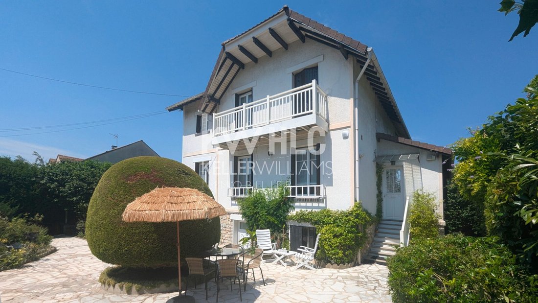 House in Centre Montmorency, Montmorency, France 2 - 18385875