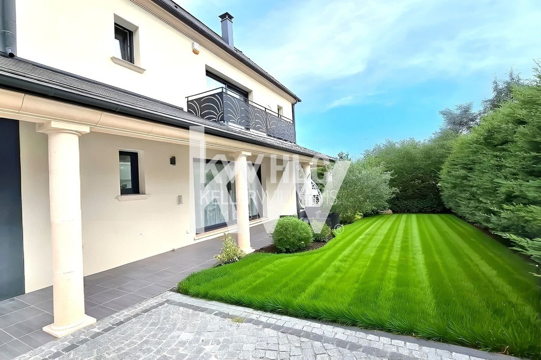 House in Le Village, Elancourt, France 2 - 17912716