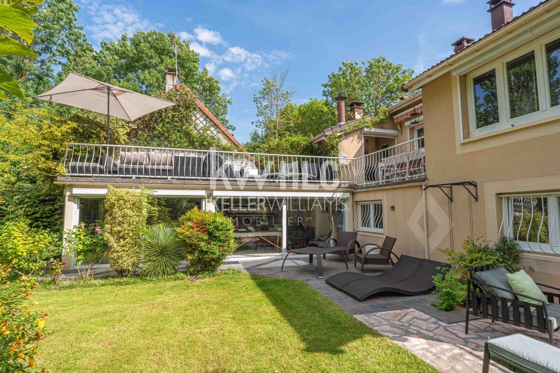 Villa in Vert Galant, Saint-Ouen-l'Aumone, France 3 - 18489626