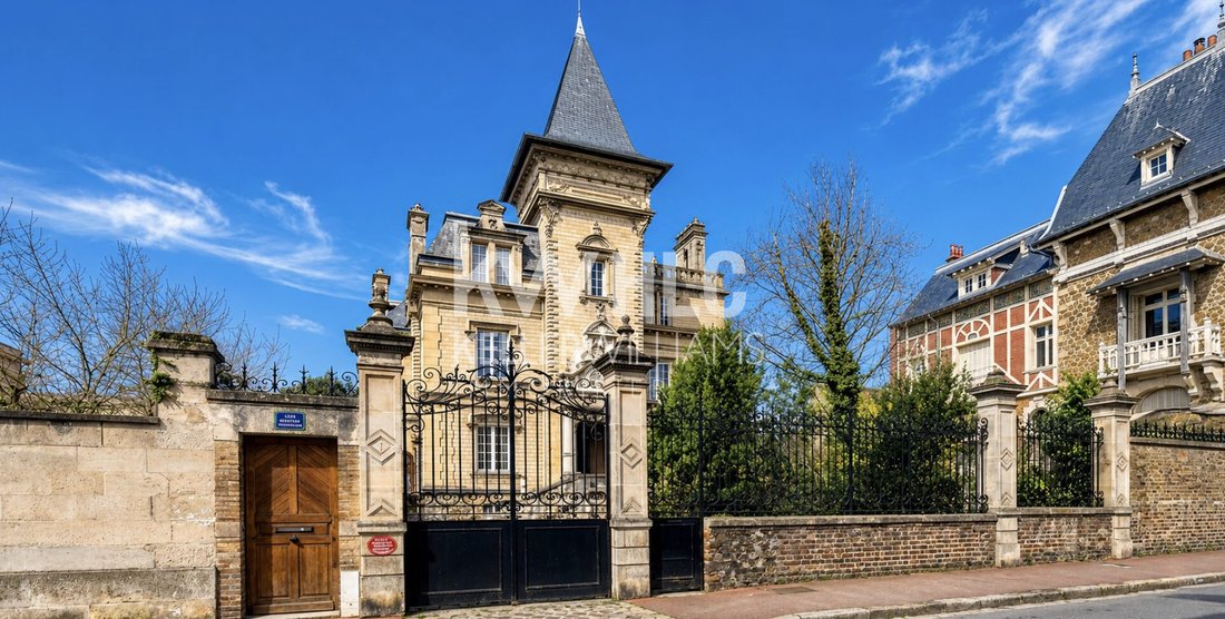 House in Compiegne, Hauts-de-France, France 2 - 17912744