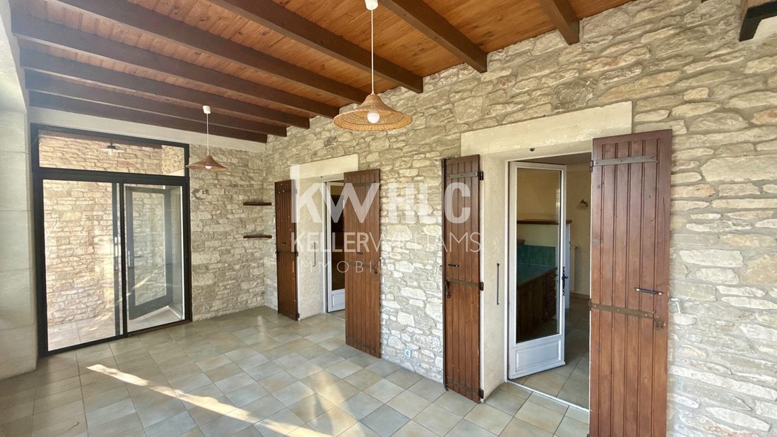 House in Gordes, Provence-Alpes-Côte d'Azur, France 3 - 18496368