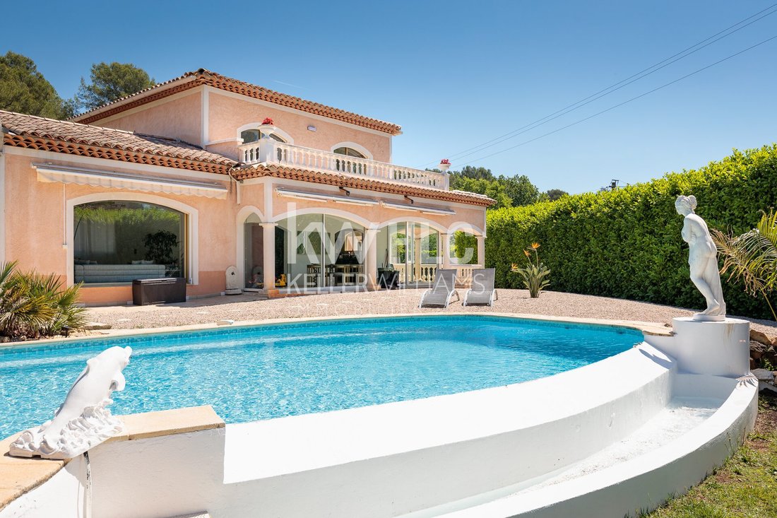Villa in Nord, Roquefort-les-Pins, France 1 - 18386393