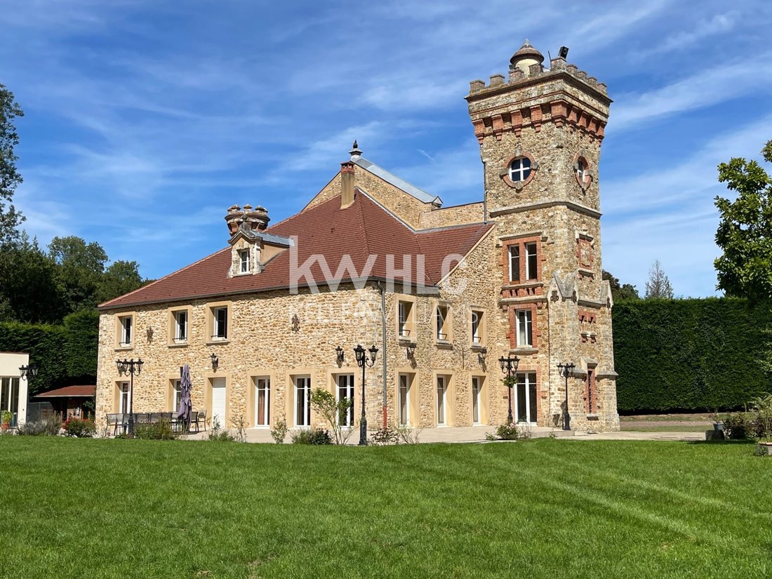 Chateau in Saints, Beautheil-Saints, France 4 - 18489628