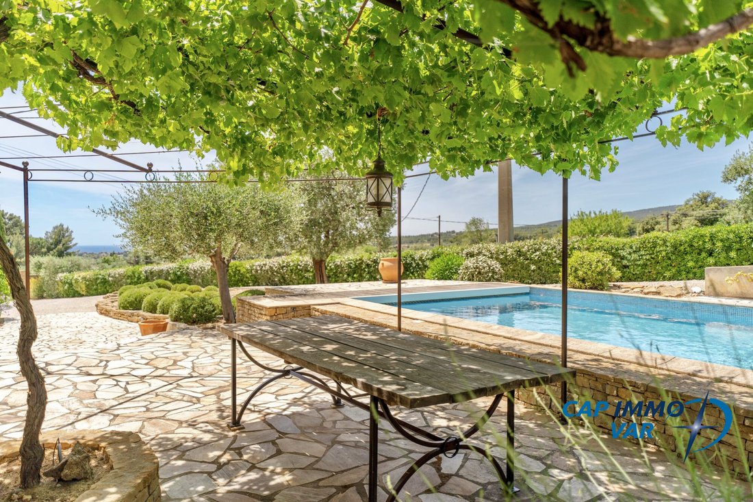 Villa in La Cadiere-d'Azur, Provence-Alpes-Côte d'Azur, France 1 - 18171640