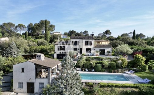 House in Nord, Roquefort-les-Pins, France 1