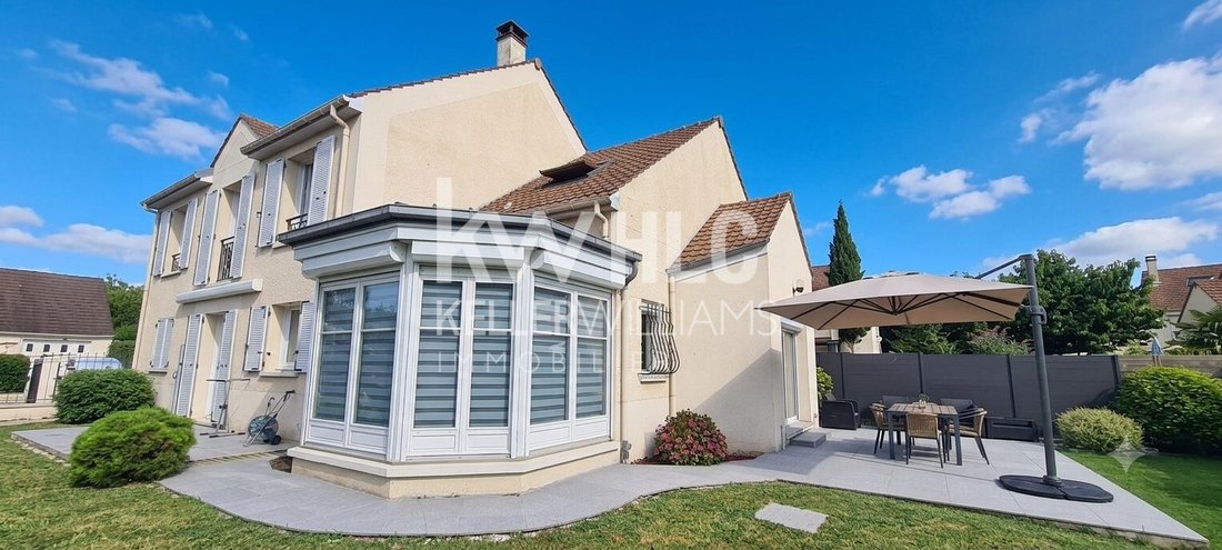 Villa in Osny, Ile-de-France, France 1 - 18387128
