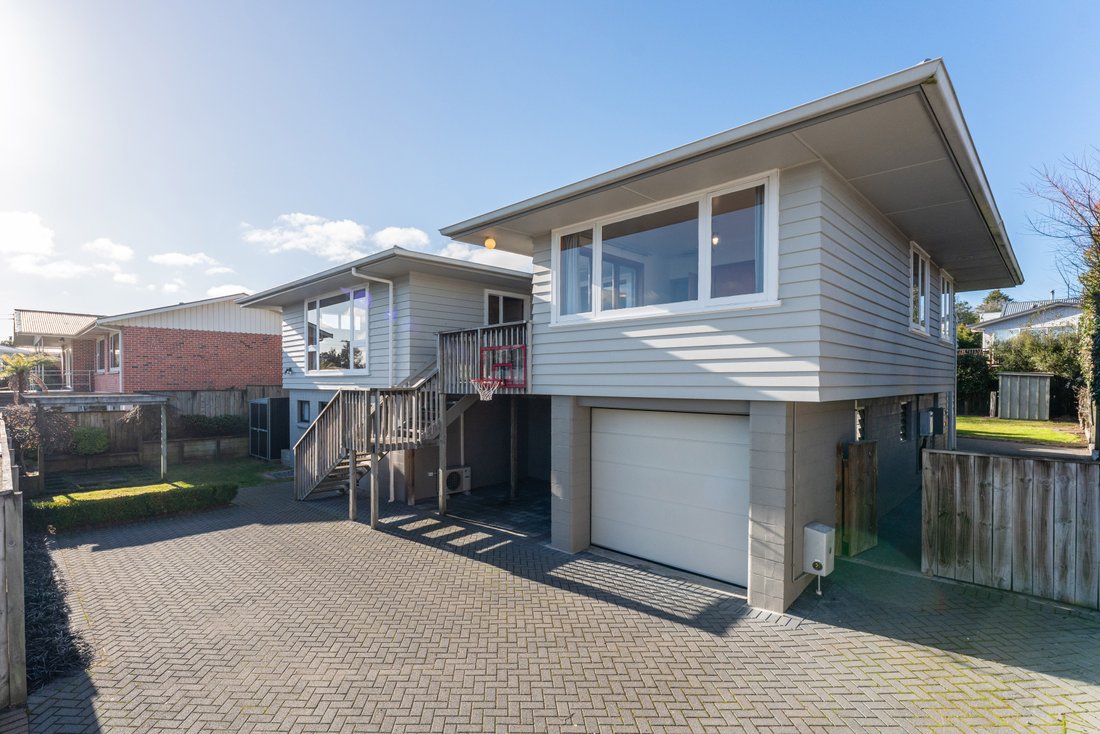 Taupo, Waikato, New Zealand 1 - 18537063