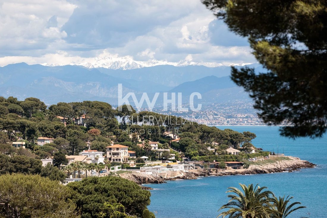 House in Antibes, Provence-Alpes-Côte d'Azur, France 1 - 17936587