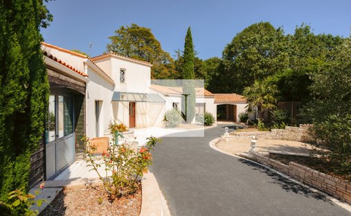 House in Bourg, Lagord, France 1