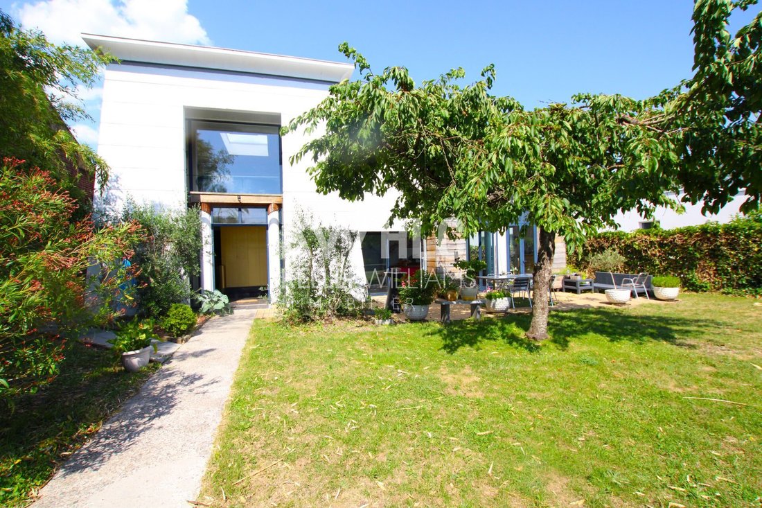 Villa in Roubaix, Hauts-de-France, France 1 - 17912684