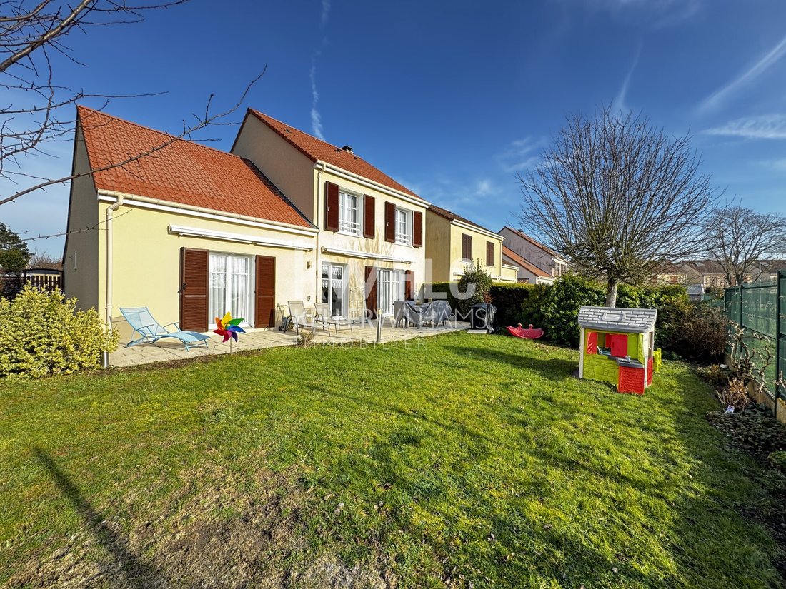 House in Osny, Ile-de-France, France 3 - 17912739