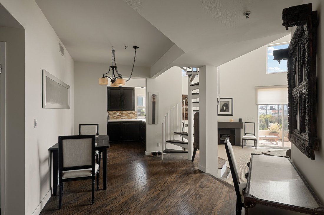 Condo in Los Angeles, California, United States 3 - 18536886
