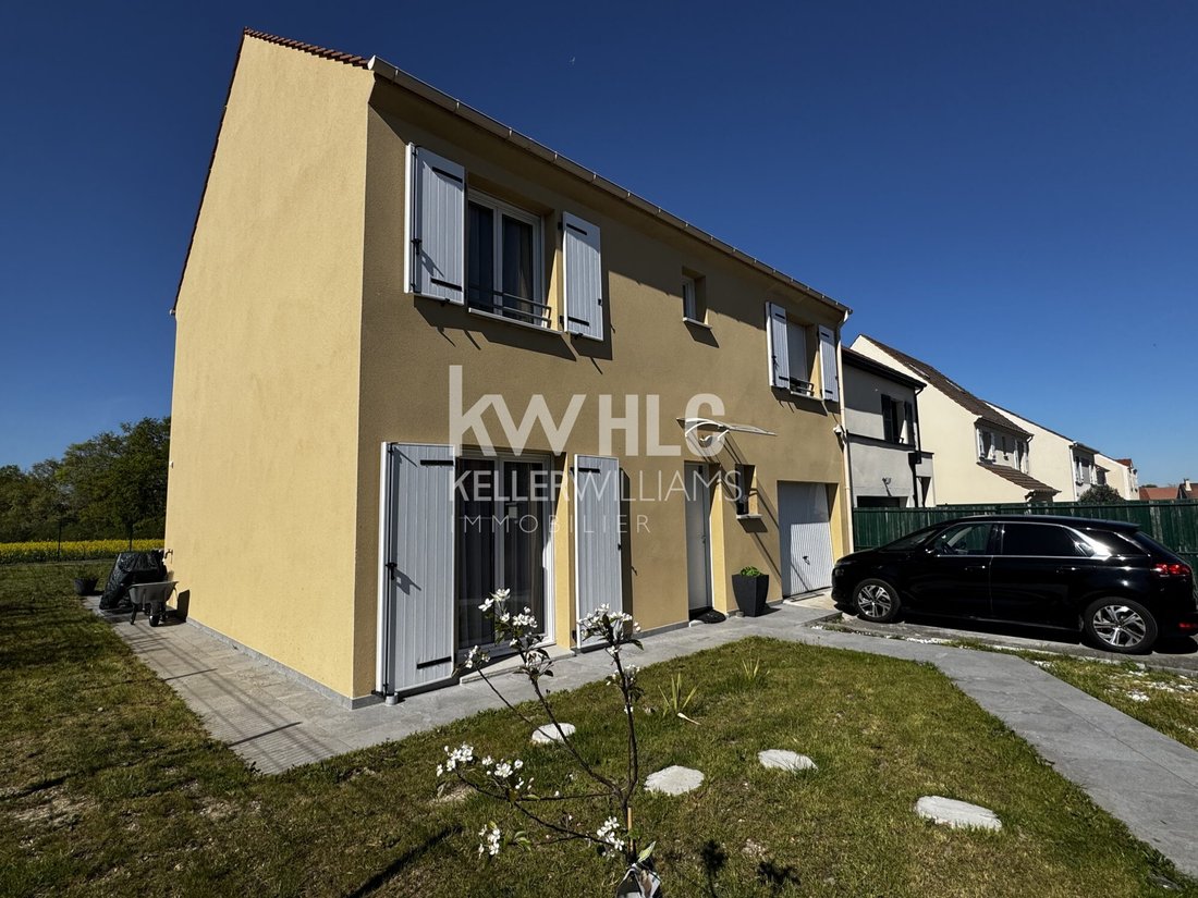 House in Jouy-le-Moutier, Ile-de-France, France 1 - 17913160