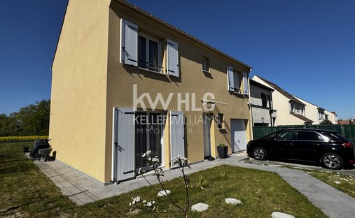 House in Jouy-le-Moutier, Ile-de-France, France 1