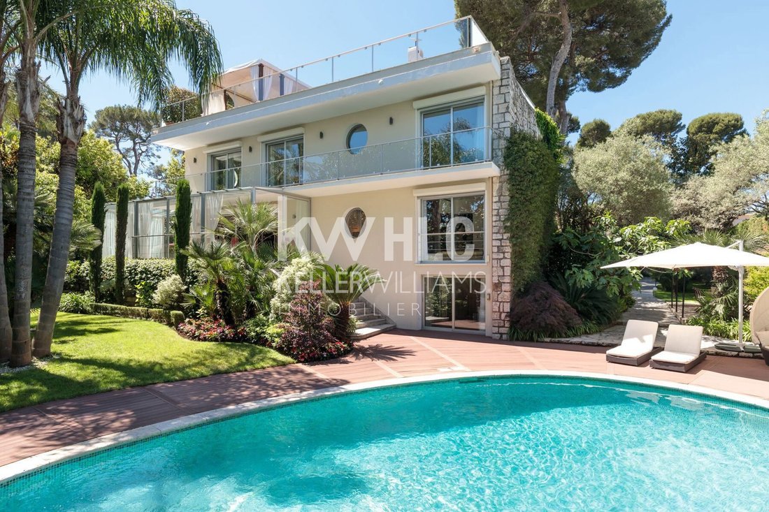 House in Antibes, Provence-Alpes-Côte d'Azur, France 4 - 17936587