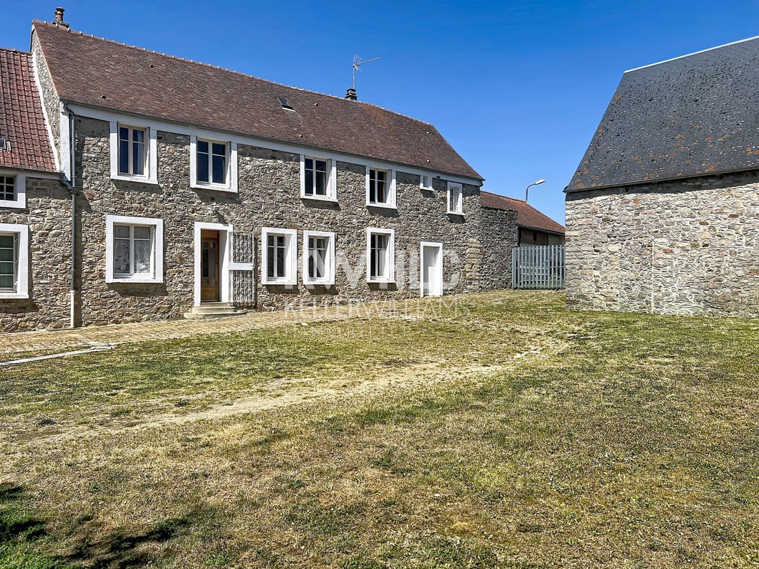 Farm Ranch in Livilliers, Ile-de-France, France 1 - 18489599