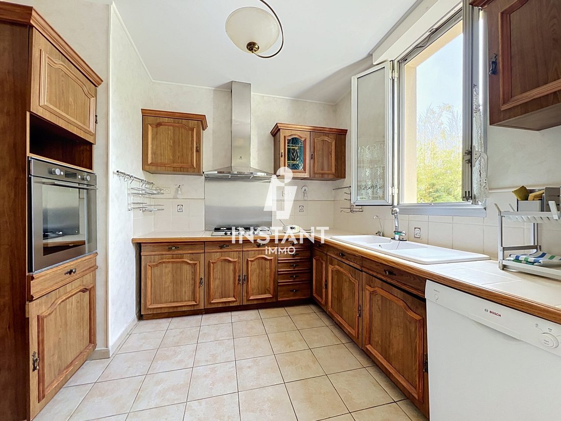 House in Creteil, Ile-de-France, France 5 - 18496155