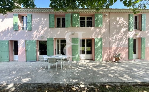 Country House in Noves, Provence-Alpes-Côte d'Azur, France 1