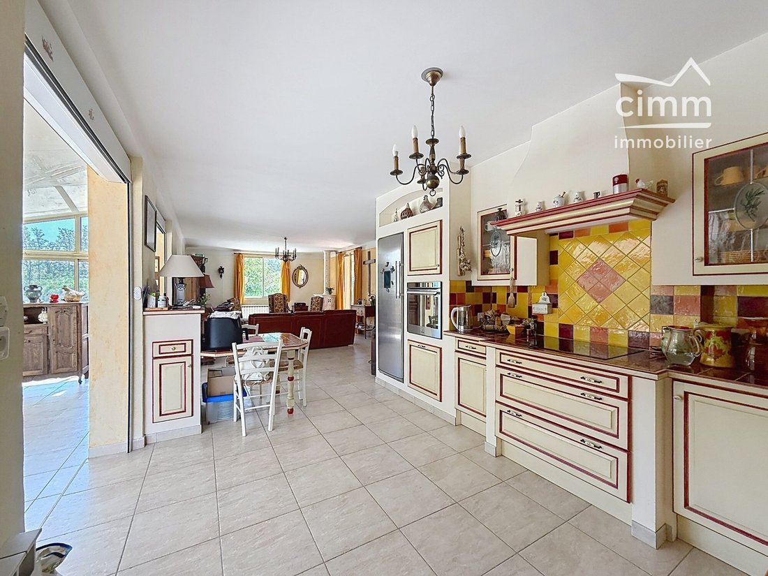 Villa in Centre Ville, Le Thor, France 5 - 18496349