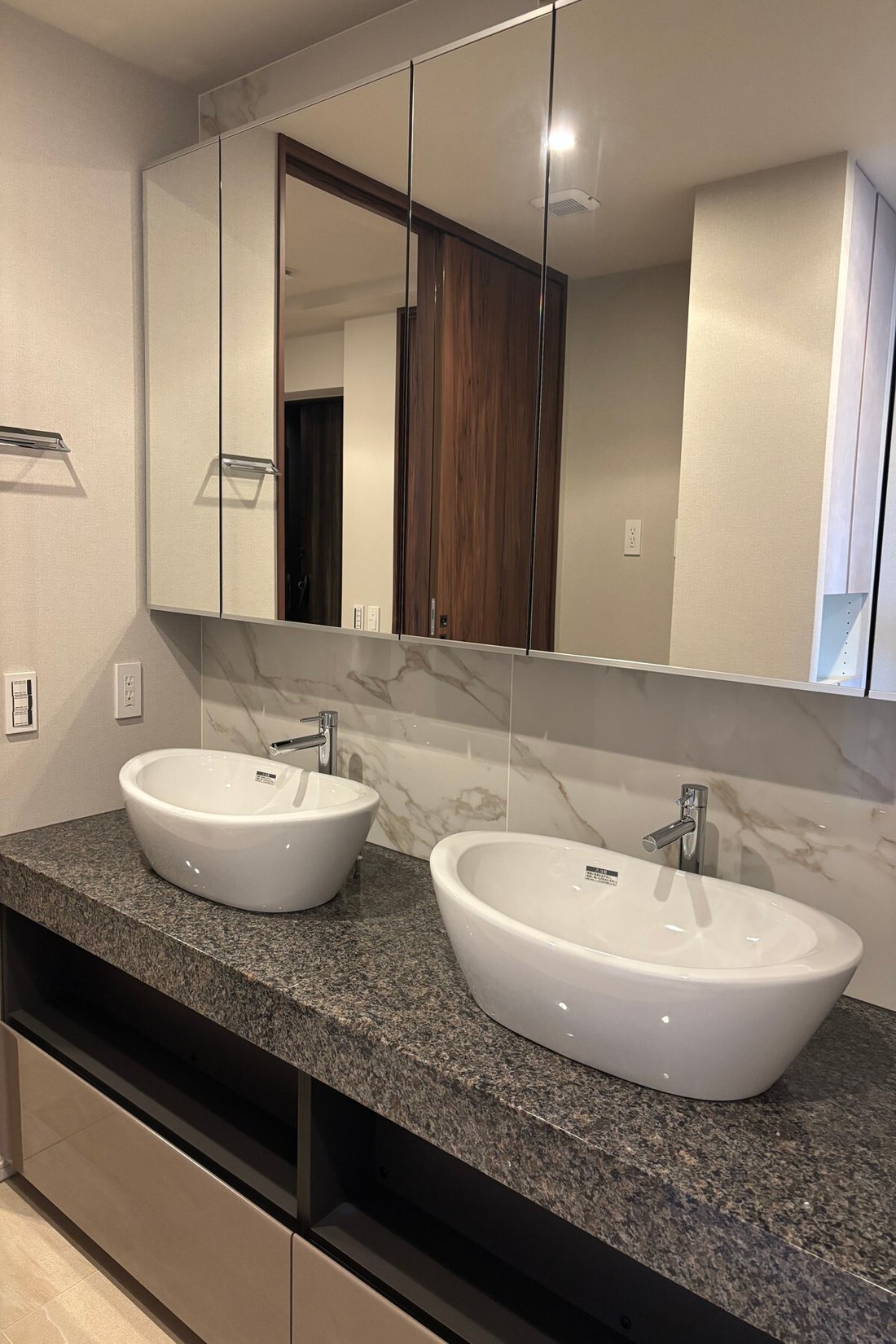 Condo in Osaka, Osaka, Japan 2 - 18536896