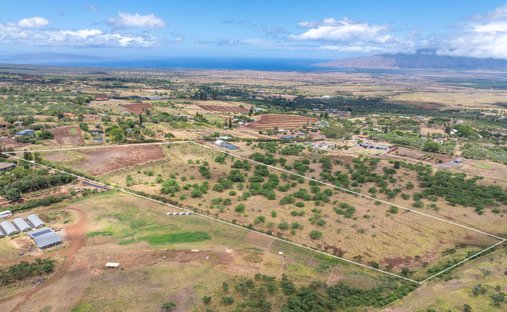 Land in Kahului, Hawaii, United States 1