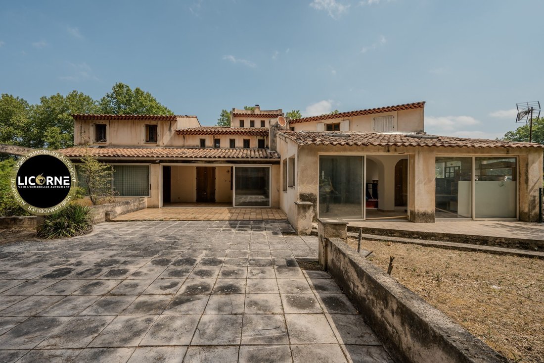 Villa in Meyrargues, Provence-Alpes-Côte d'Azur, France 2 - 18537256