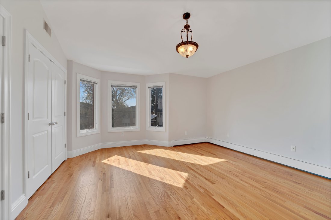 Townhouse in Palisades Park, New Jersey, United States 3 - 18537228
