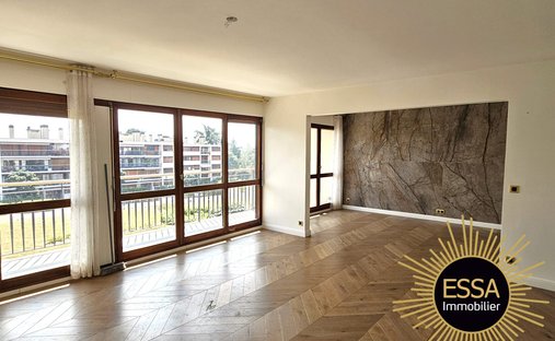 Apartment in Les Residences, Noisy-le-Roi, France 1