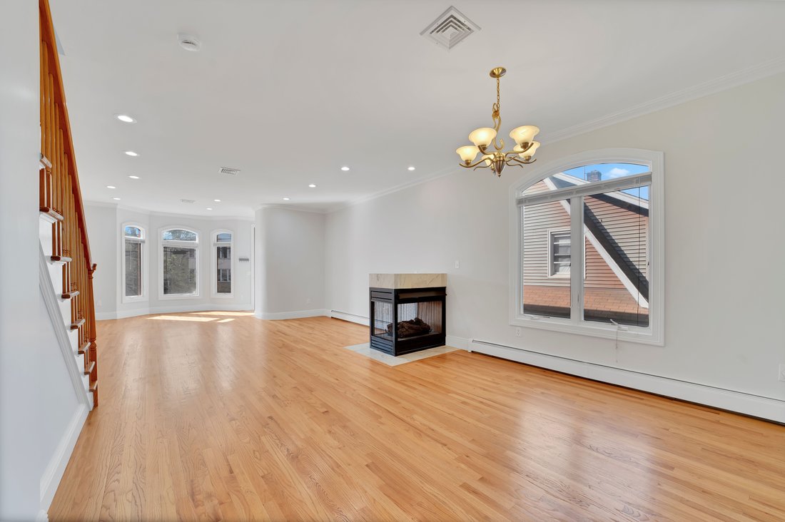 Townhouse in Palisades Park, New Jersey, United States 2 - 18537228