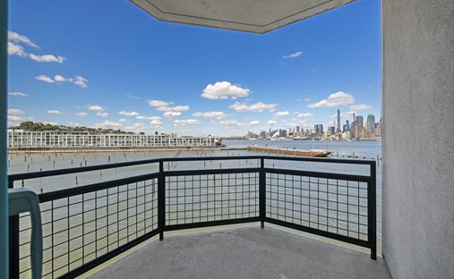 Condo in Weehawken, New Jersey, United States 1