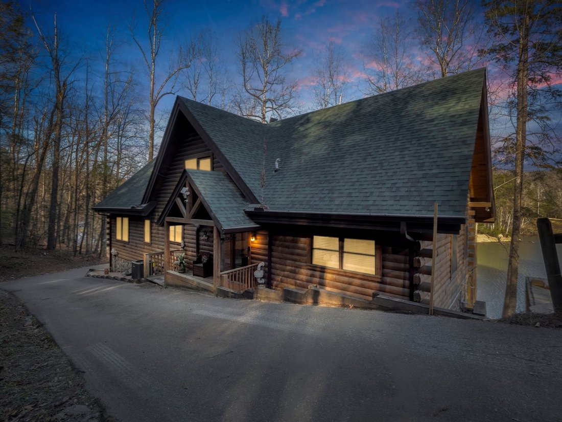House in Lake Lure, North Carolina, United States 1 - 17637295