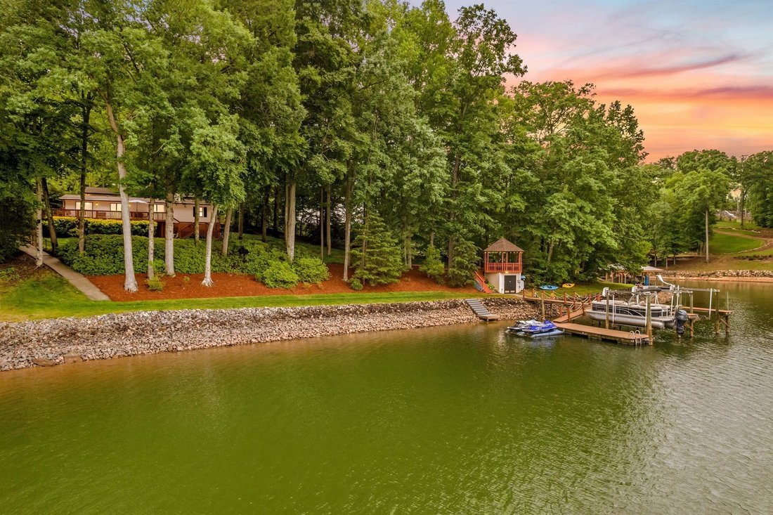 House in Lake Norman of Catawba, North Carolina, United States 1 - 18246676