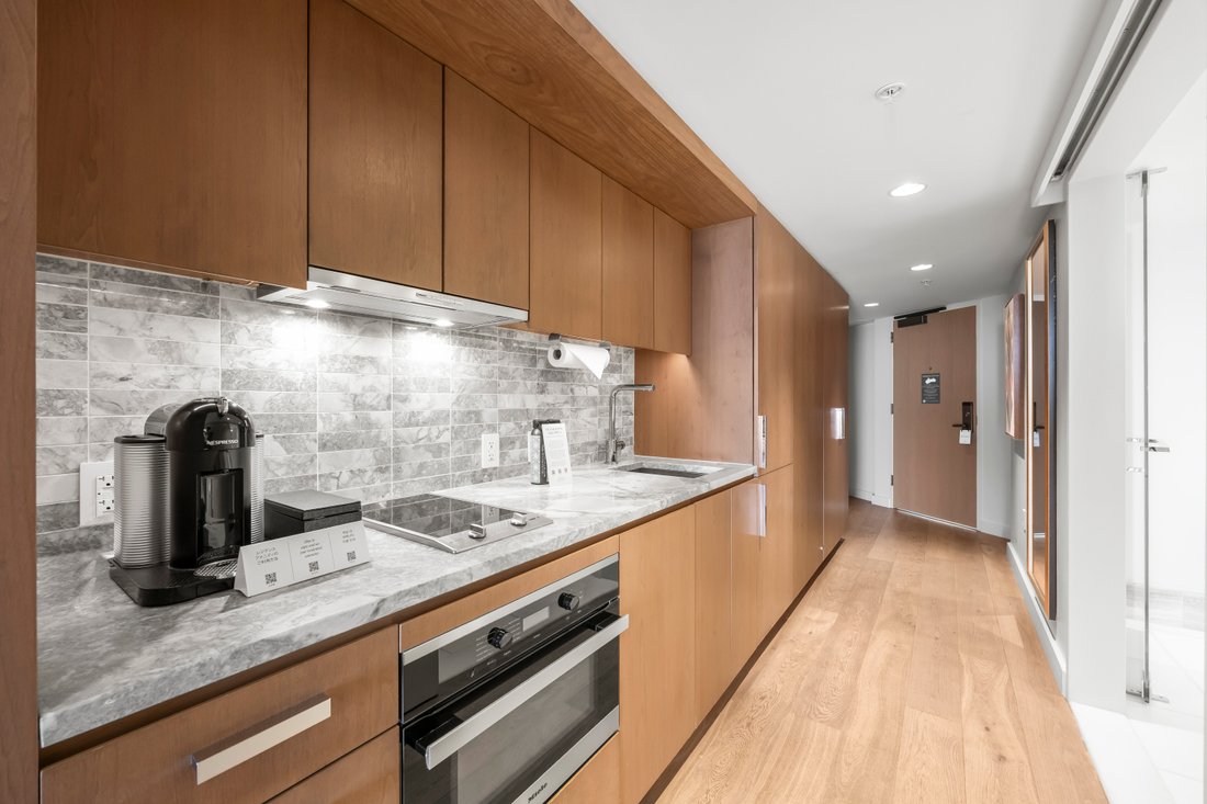 Condo in Honolulu, Hawaii, United States 5 - 18537071